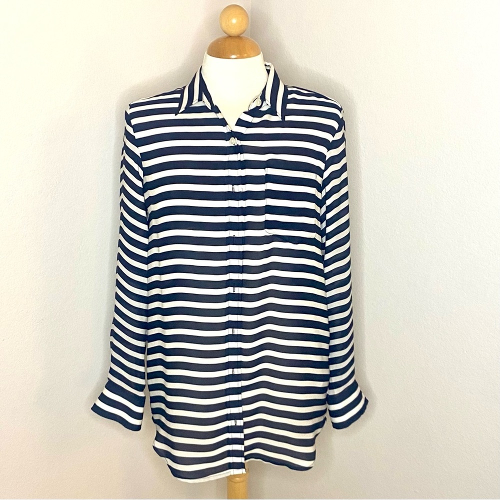 Preowned Banana Republic Blouse size X-Small